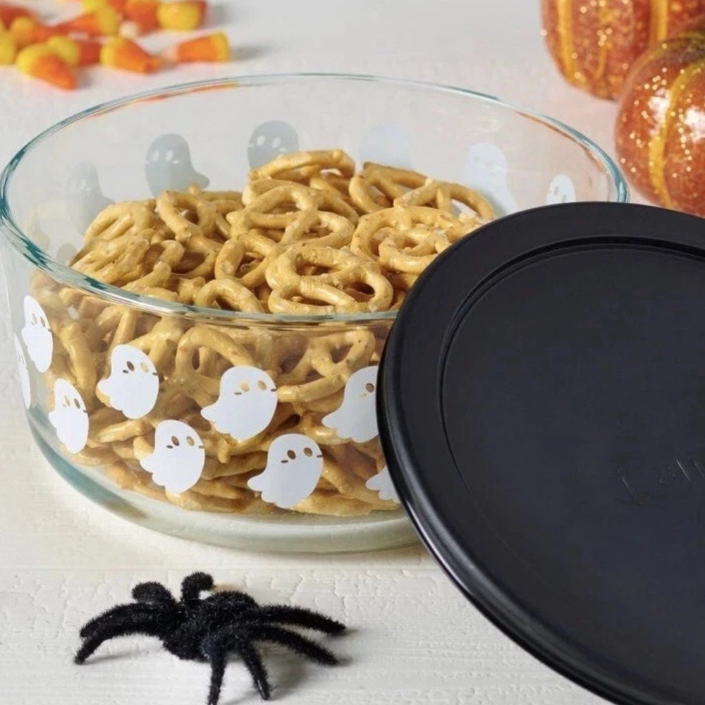 Anchor Hocking Halloween 7 Cup Bowl Black Lid Ghost Glass Storage Container USA